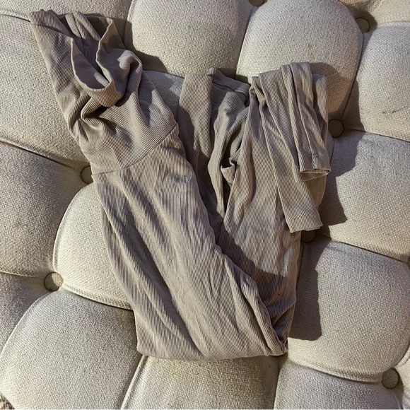 ARITZIA Cream/ White Ribbed Turtleneck - Picture 3 of 5